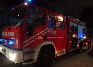 Incendio in una casa popolare a Ravenna: notte di paura, tre persone intossicate